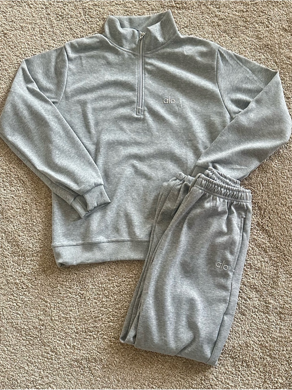 ALO Yoga Heather Gray Half-Zip Sweatshirt & Joggers Set - Picture 1 of 3